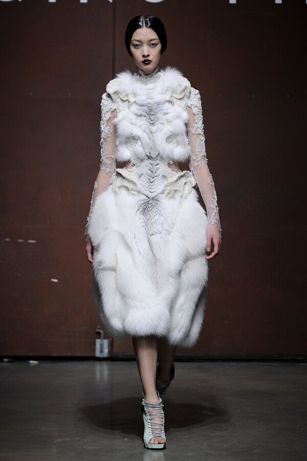 Yiqing Yin fashion show
