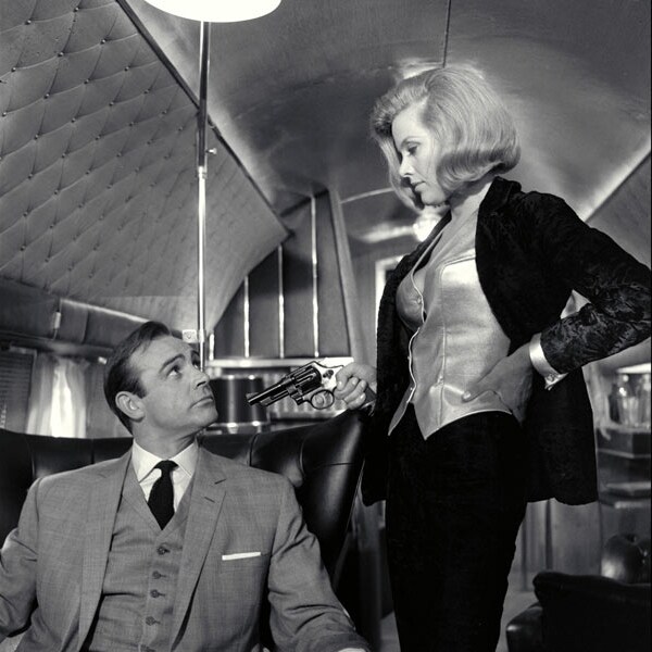 Goldfinger’s Pilot Pussy Galore (Honor Blackman) &amp; Bond (Sea