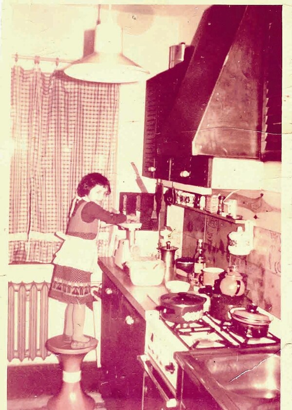 Paulina Olowska, Grinding Beef, 1980