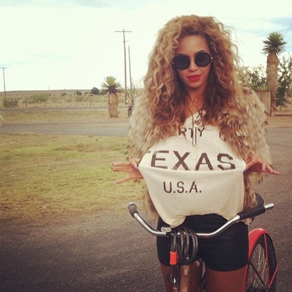 Beyonc&#233; on a bike