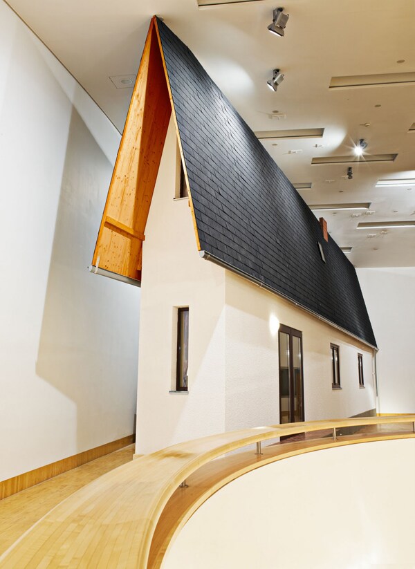 Narrow House, Erwin Wurm, 2010