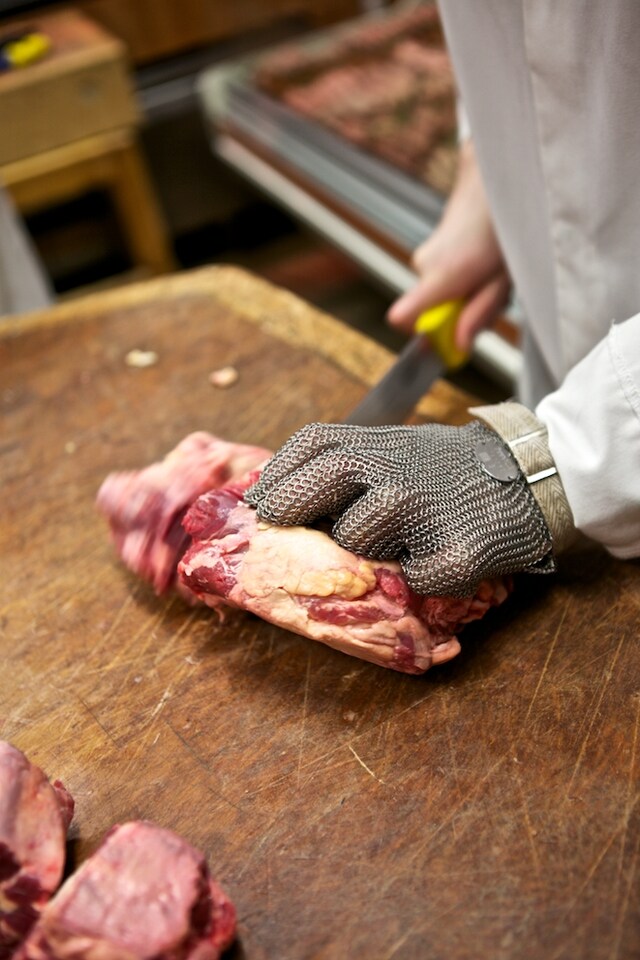 The class cutting up oxtails
