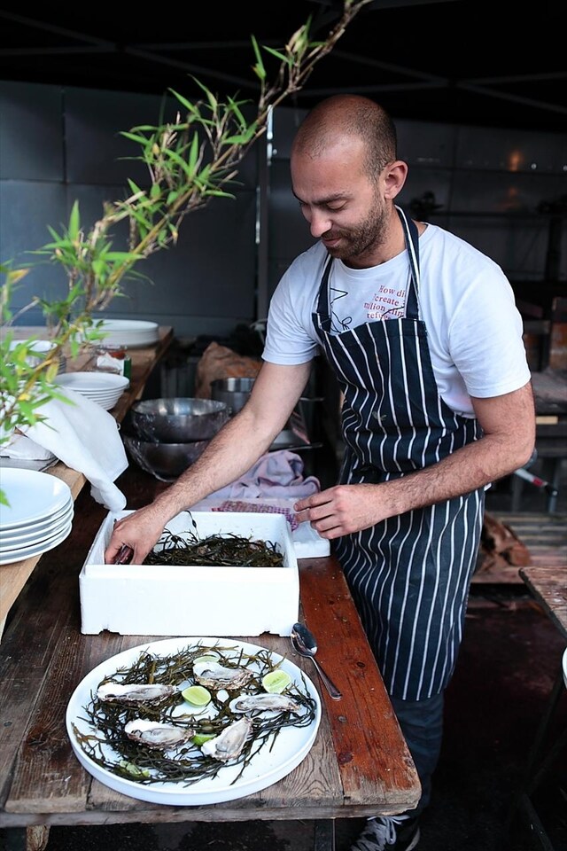 Dave Pynt preparing oysters with lime at Burnt Enz