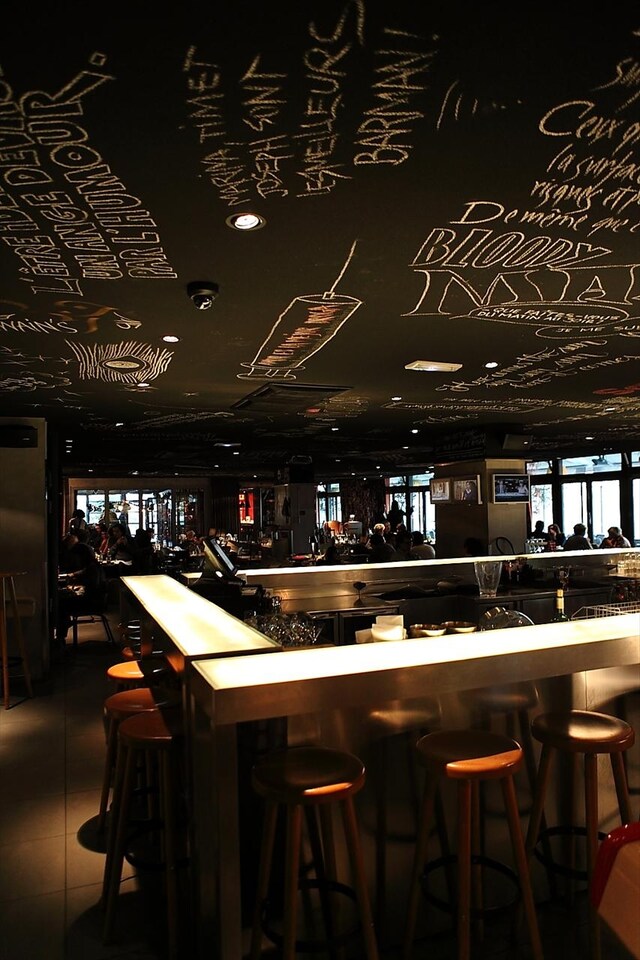 The bar at Mama Shelter