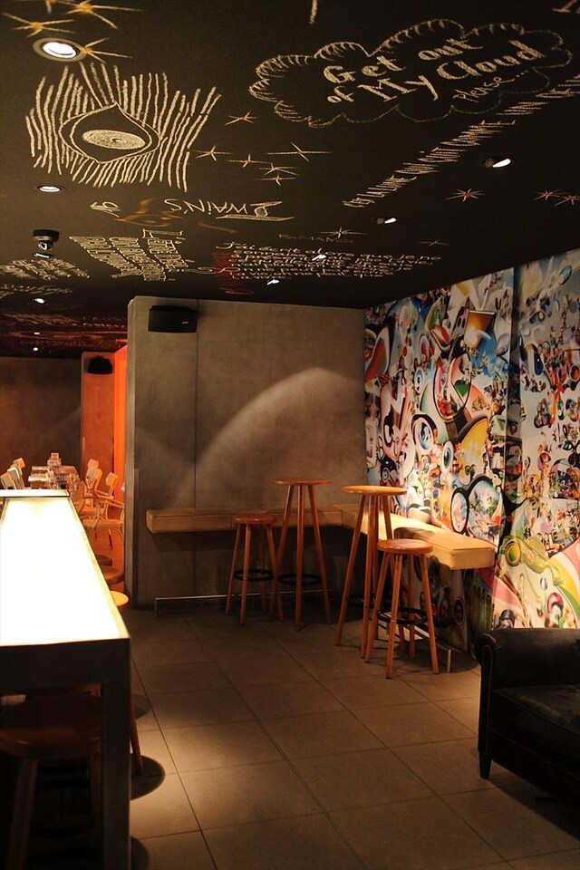 The bar at Mama Shelter