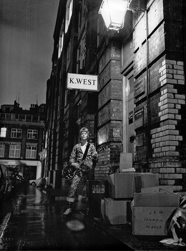 David Bowie&#39;s Ziggy Stardust photoshoot, by Brian Ward, 1972