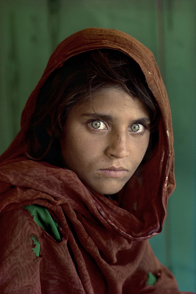 Steve McCurry, Afghan Girl at Nasir Bagh Refugee Camp, Pesha