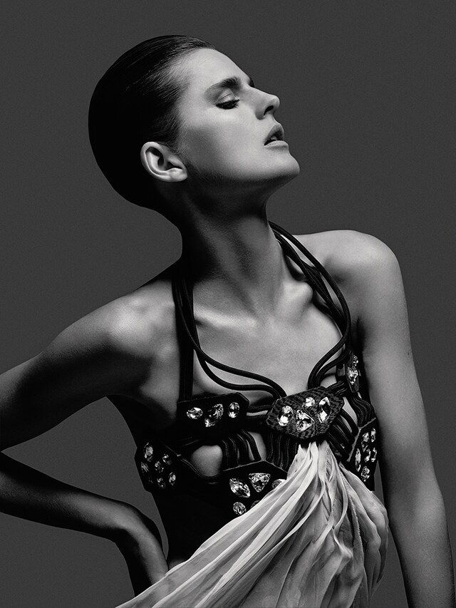 Stella Tennant in Hussein Chalayan S/S07 made with CRYSTALLI