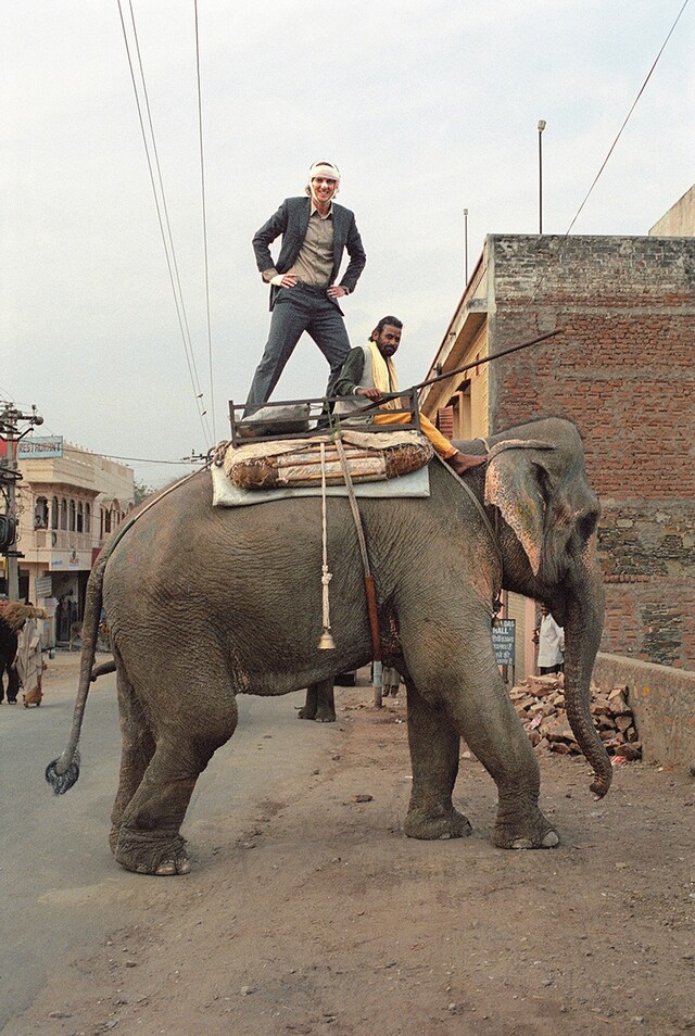 Owen Wilson surfs an elephant, on set of The Darjeeling Limi