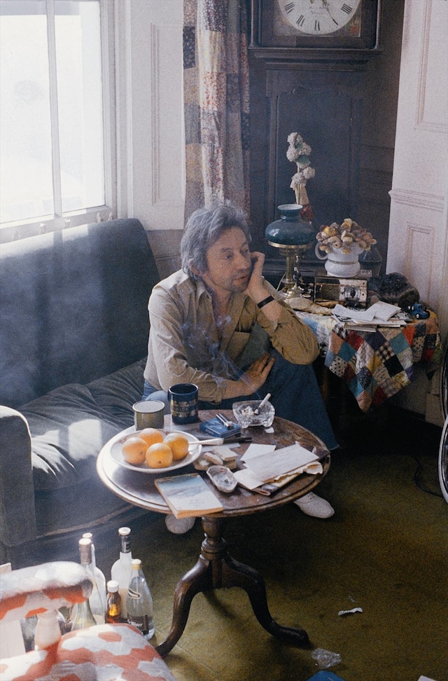 Serge at Jane&#39;s house in Cheyne Row before it got sold, 1978