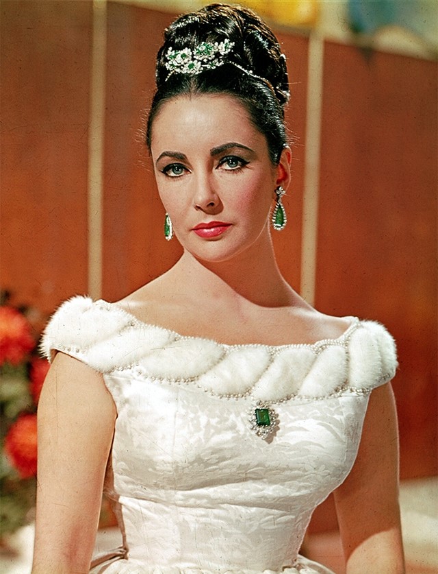 Elizabeth Taylor on the set of the movie &quot;The V.I.P.s&quot; Direc