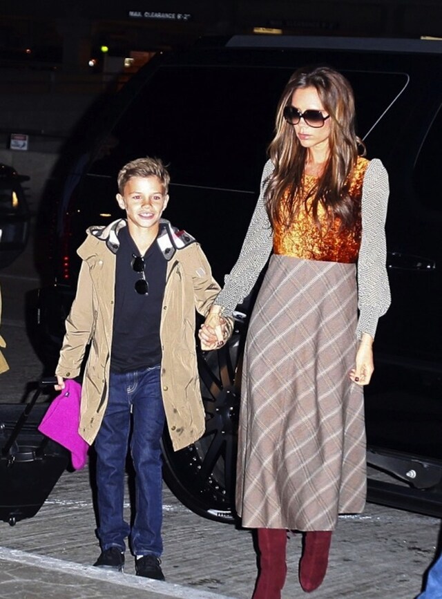 Victoria Beckham at LAX, November 2012, wearing Junya Watana