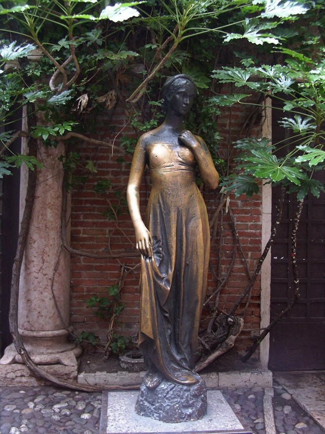 The statue of Juliet, Verona