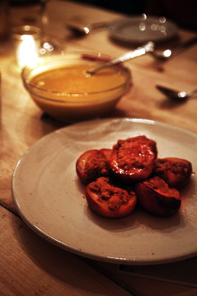 Stuffed peaches with amaretti
