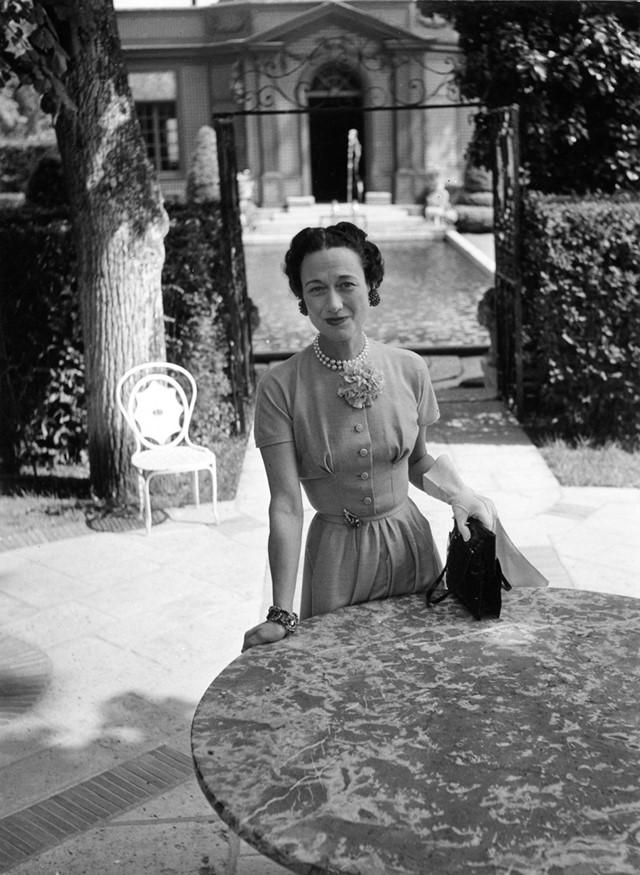 The Duchess of Windsor in the garden of Lady Mendl’s house, 