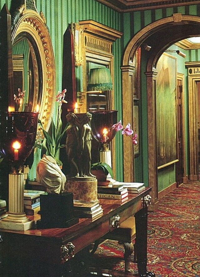 Oscar de la Renta&#39;s New York hallway