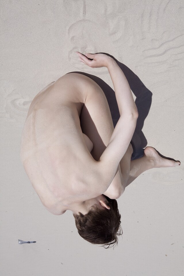 Viviane Sassen, girl in sand, 2009
