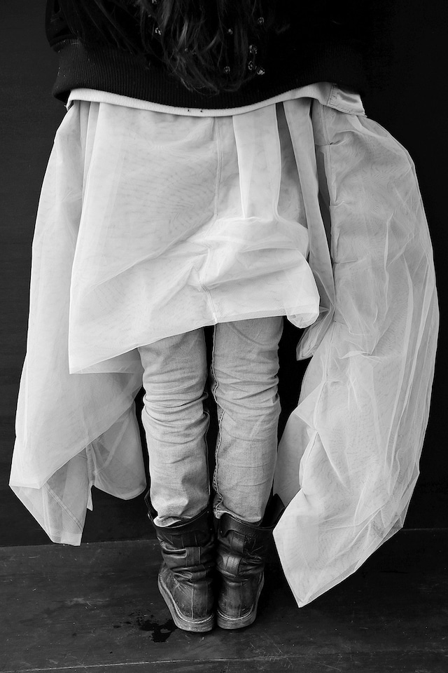 Scarlett Rouge aboard the Bargenale