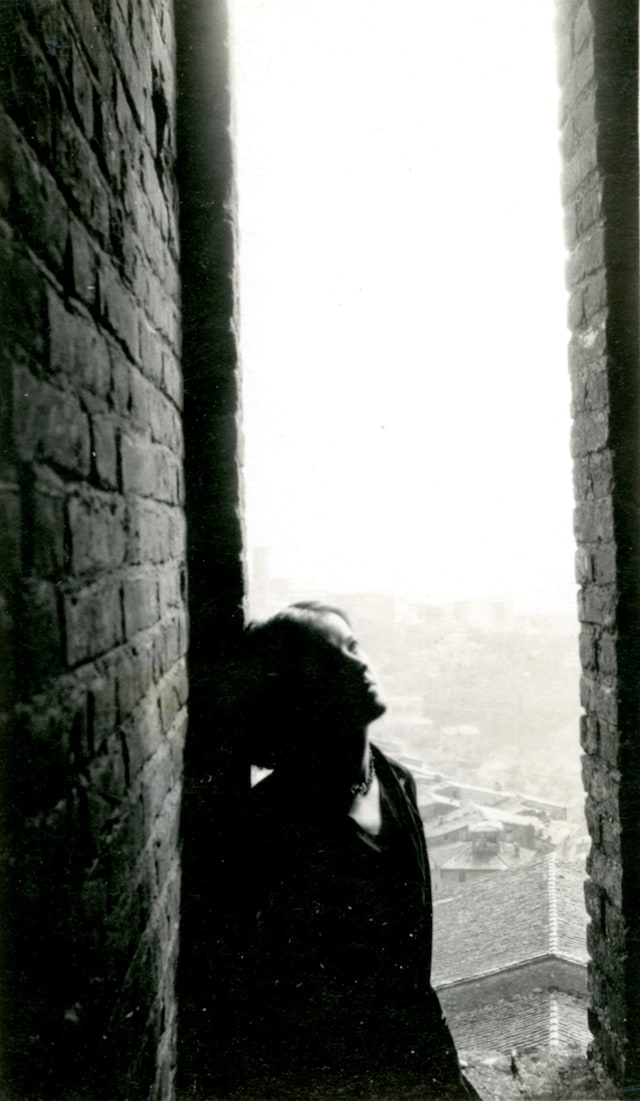 Barbara Hepworth in Siena, from the tower of the P