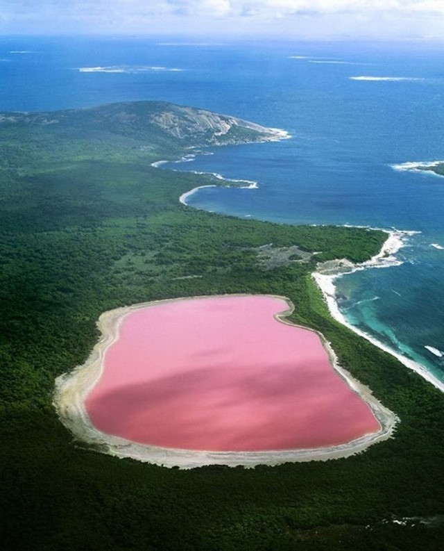 Lake-Hillier-aerial-view
