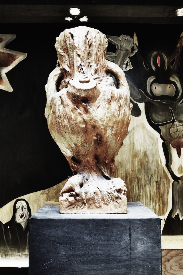 ART NOUVEAU GEORGES HOENTSCHEL URN IN FRONT OF SCARLETT ROUG