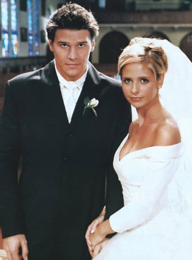 22-wedding-dress-in-TV-show-of-Buffy-the-Vampire-S