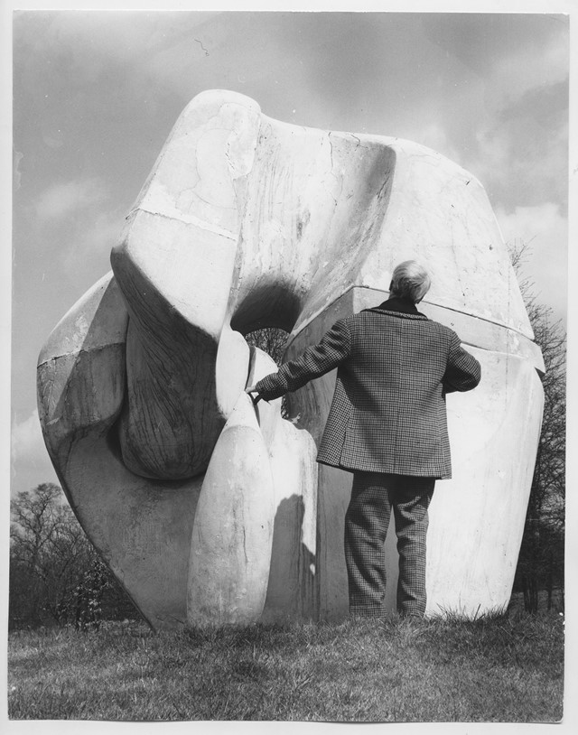 Henry Moore with the fibreglass Locking Piece 1963