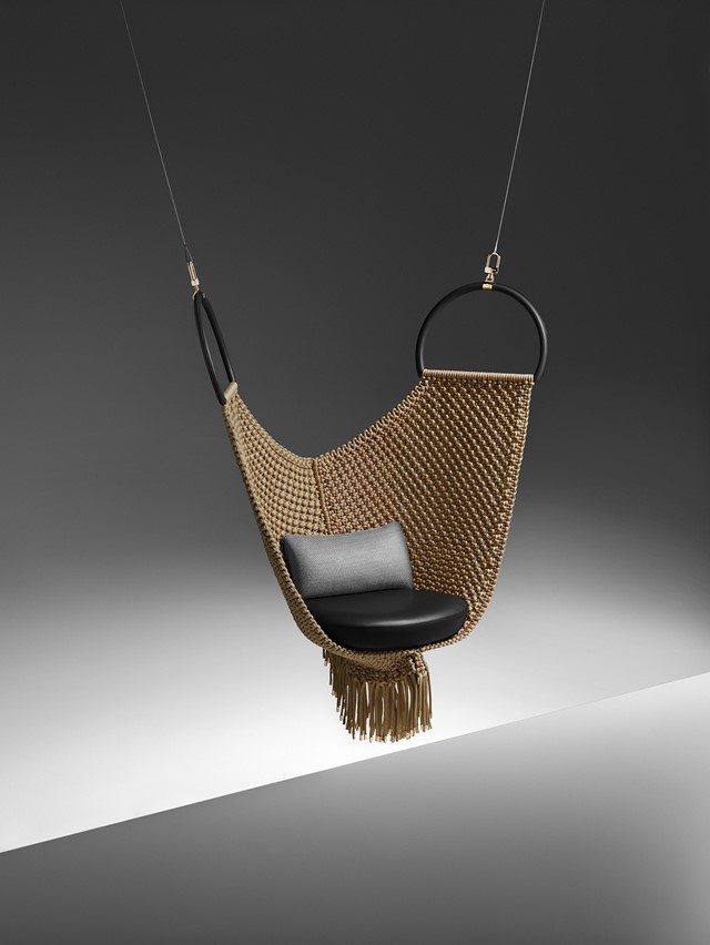 lifestyle_swing chair_Patricia Urquiola
