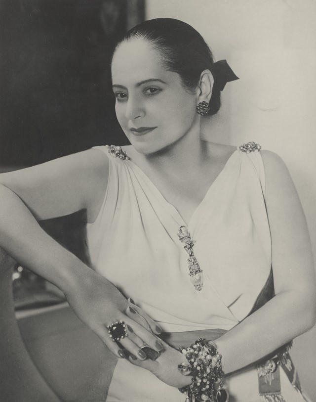 Helena Rubinstein in Schiaprelli Kleid (c) Archiv_