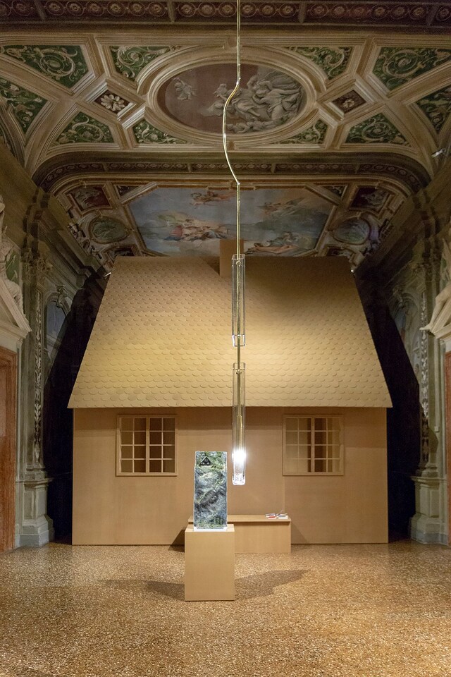prada_machines_à_penser_01