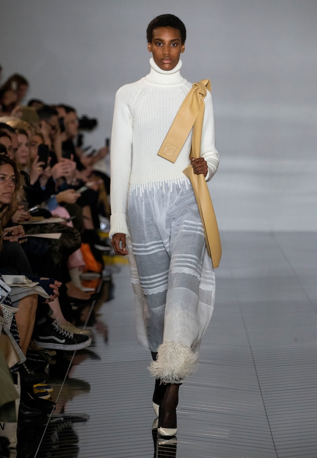 LOEWE AW19 Womenswear Look 9