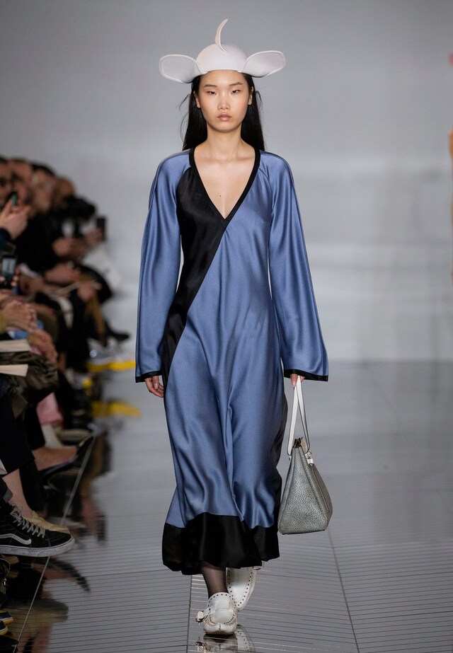 LOEWE AW19 Womenswear Look 16