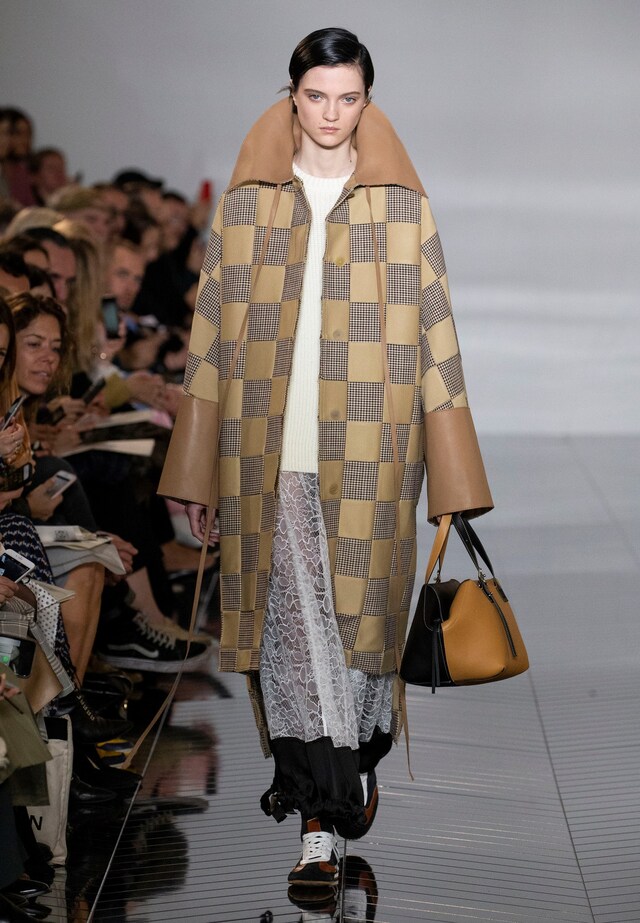LOEWE AW19 Womenswear Look 20