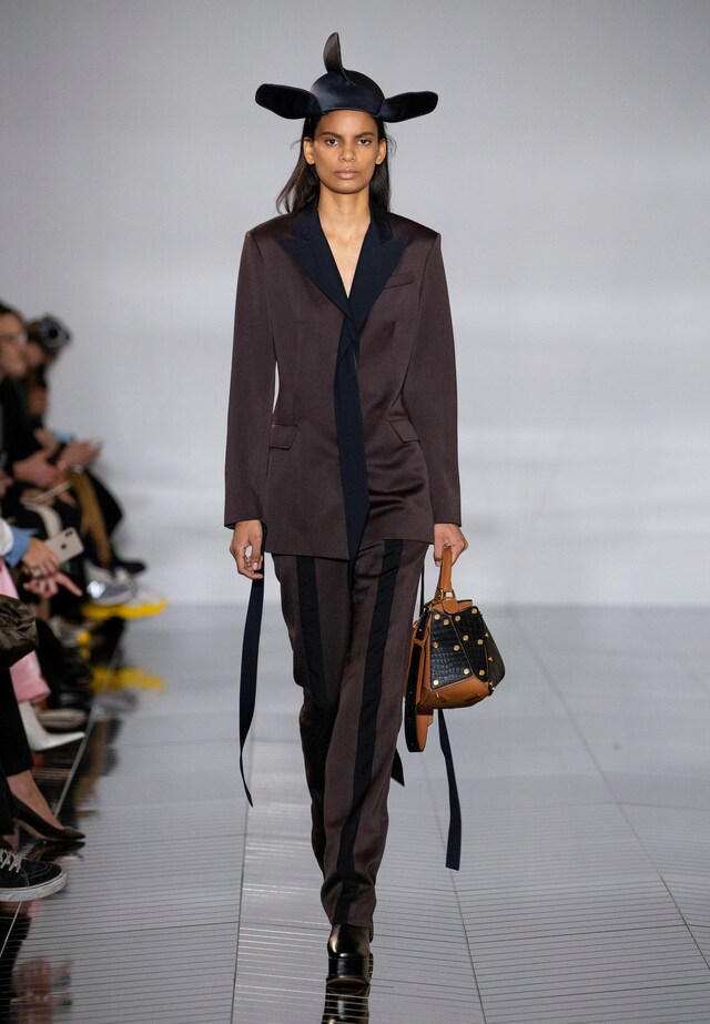 LOEWE AW19 Womenswear Look 23