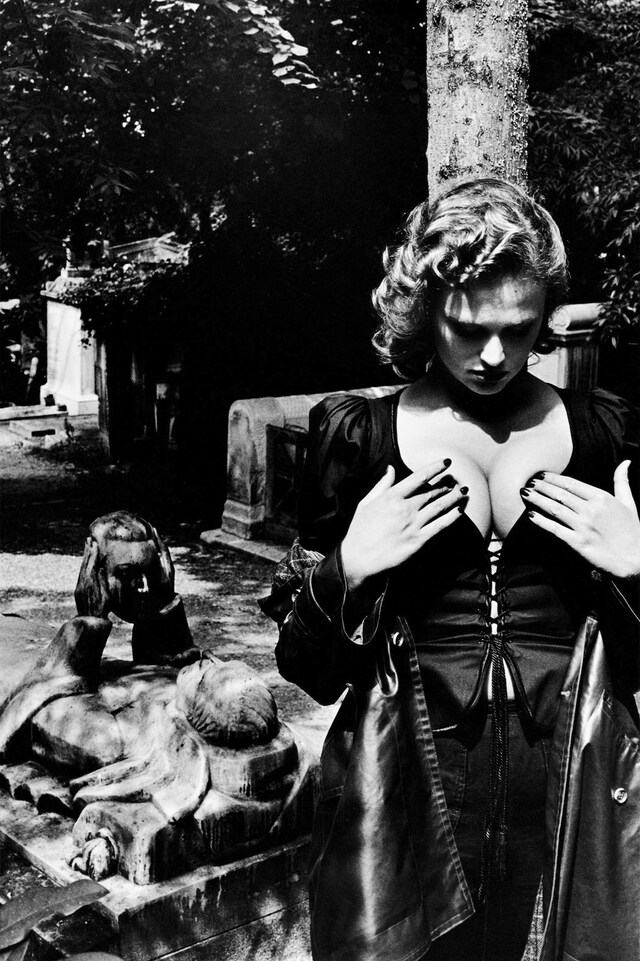 2_Helmut Newton_Fashion Yves Saint Laurent_P&#232;re La