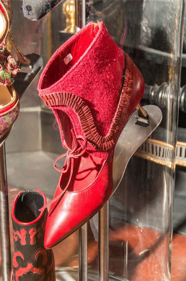 08_AlexanderCoggin_AnOther_Manolo