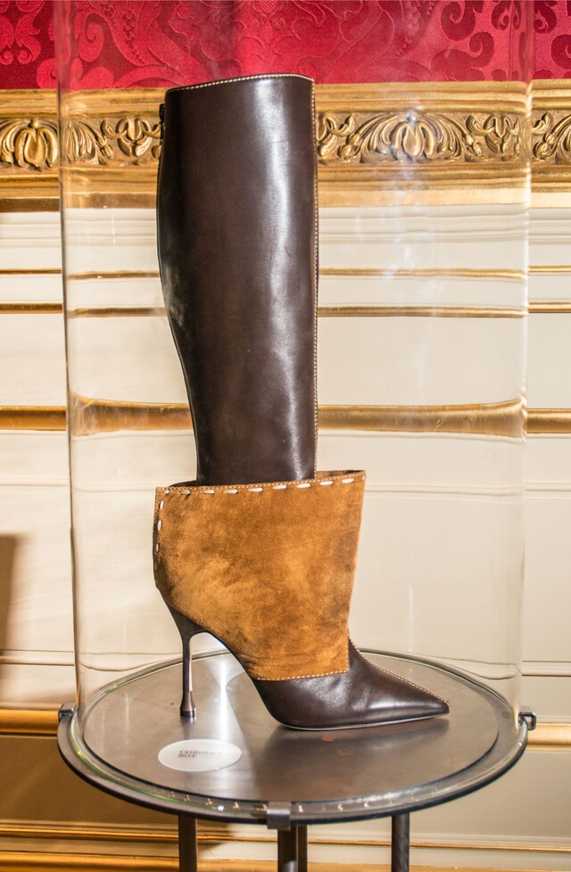 26_AlexanderCoggin_AnOther_Manolo