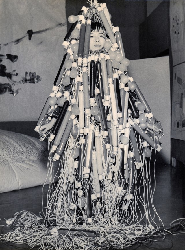 atsuko-tanaka_electric-dress_1956_modernamuseet.pr