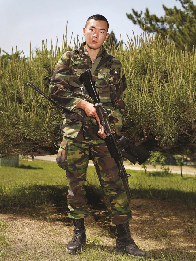 Heinkuhn Oh North South Korea border DMZ soldiers men