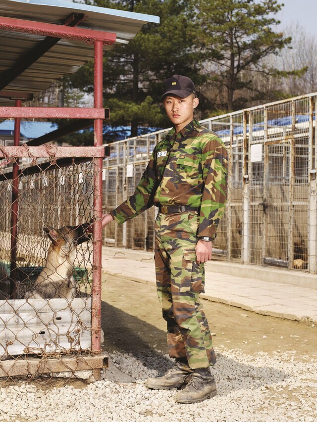 Heinkuhn Oh North South Korea border DMZ soldiers men