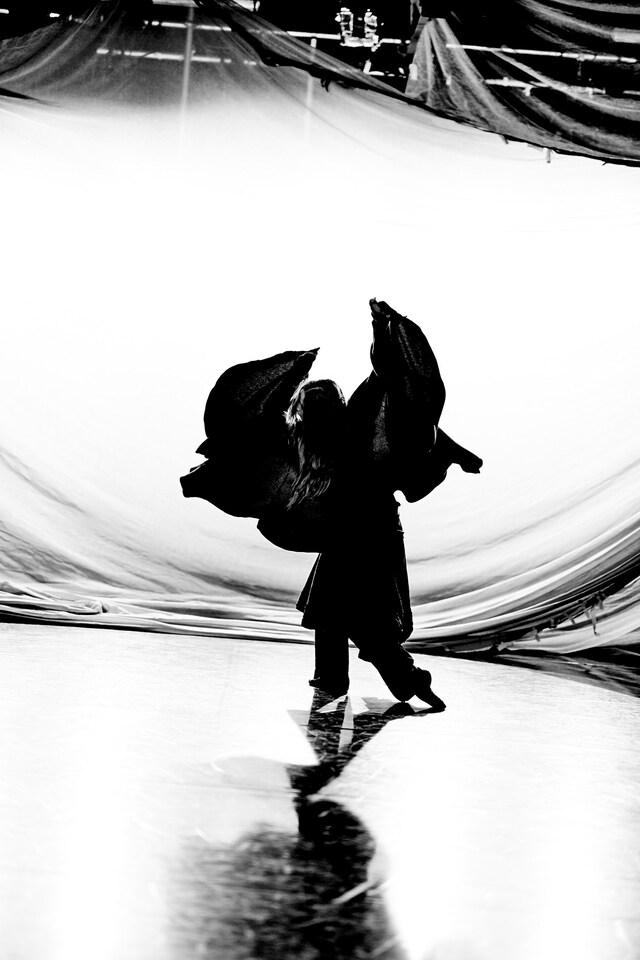 maliphantworks3 Russell Maliphant Dana Fouras dance