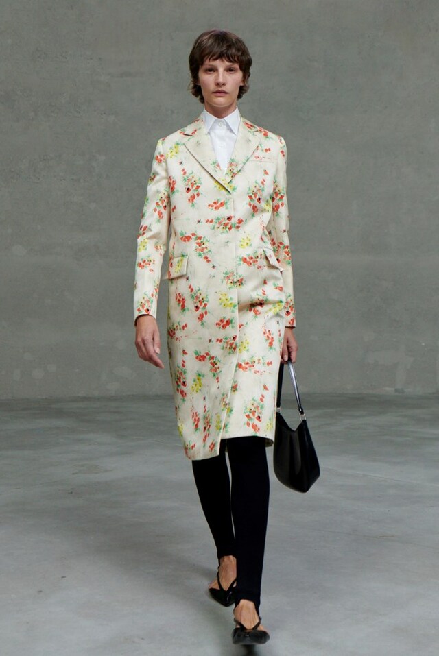 Prada_SS21_Show_Lookbook_11_16x10_300dpi_RGB