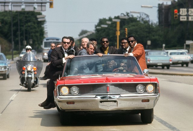 &#169; Bill Eppridge: Bobby Kennedy campaigns in Indiana during M