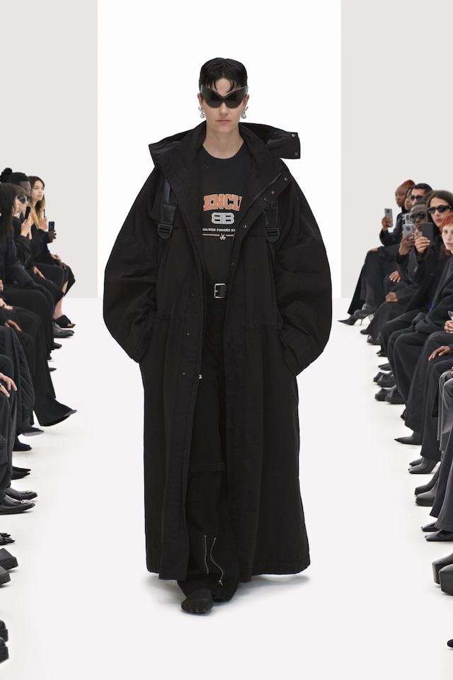 BALENCIAGA SPRING 22_35