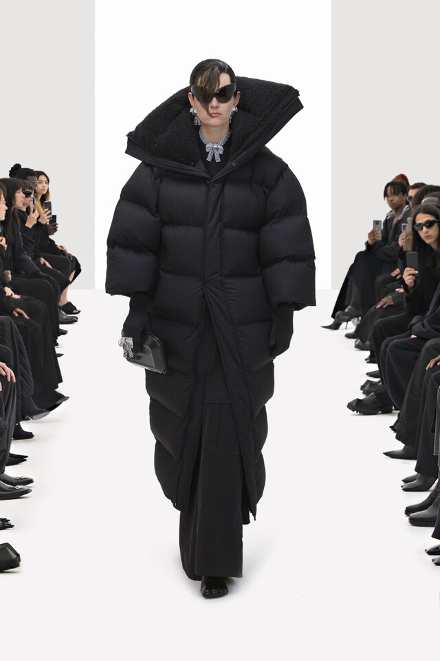 BALENCIAGA SPRING 22_36