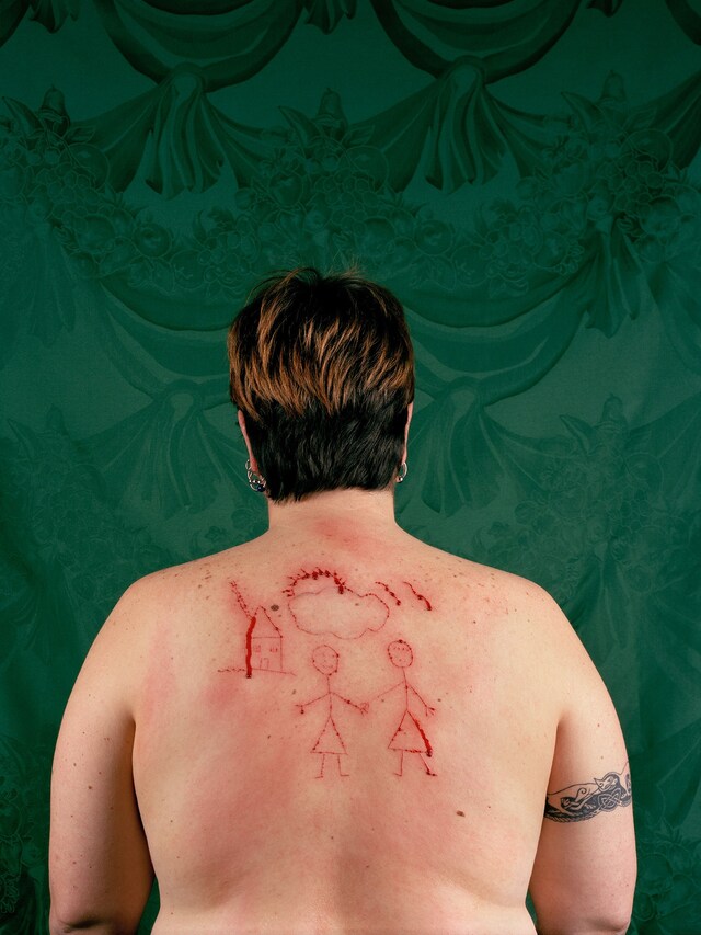 SelfPortrait_Cutting_40x30 2 Catherine Opie photography