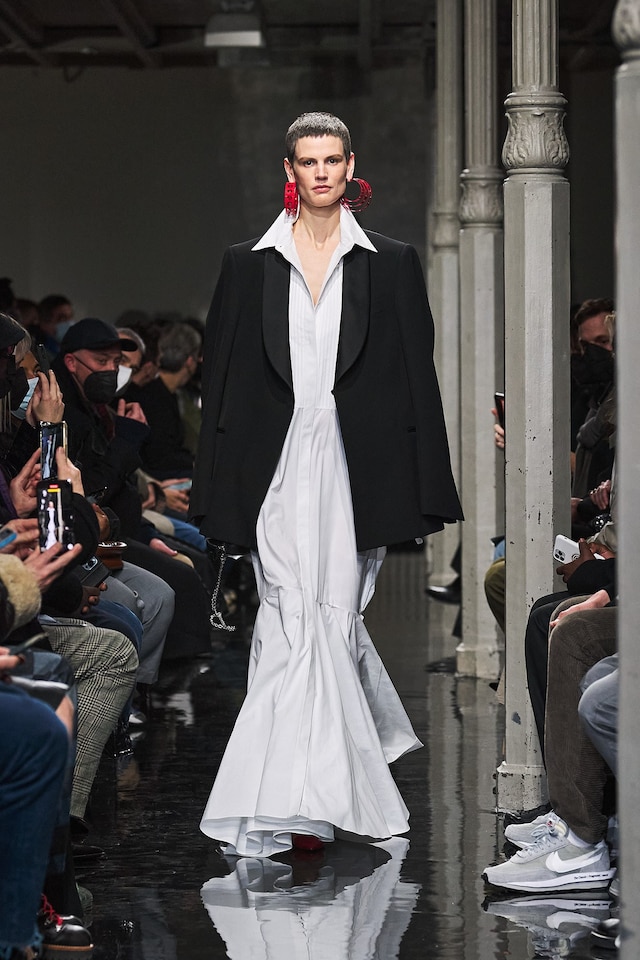 Ala&#239;a Summer-Fall show collection Pieter Mulier