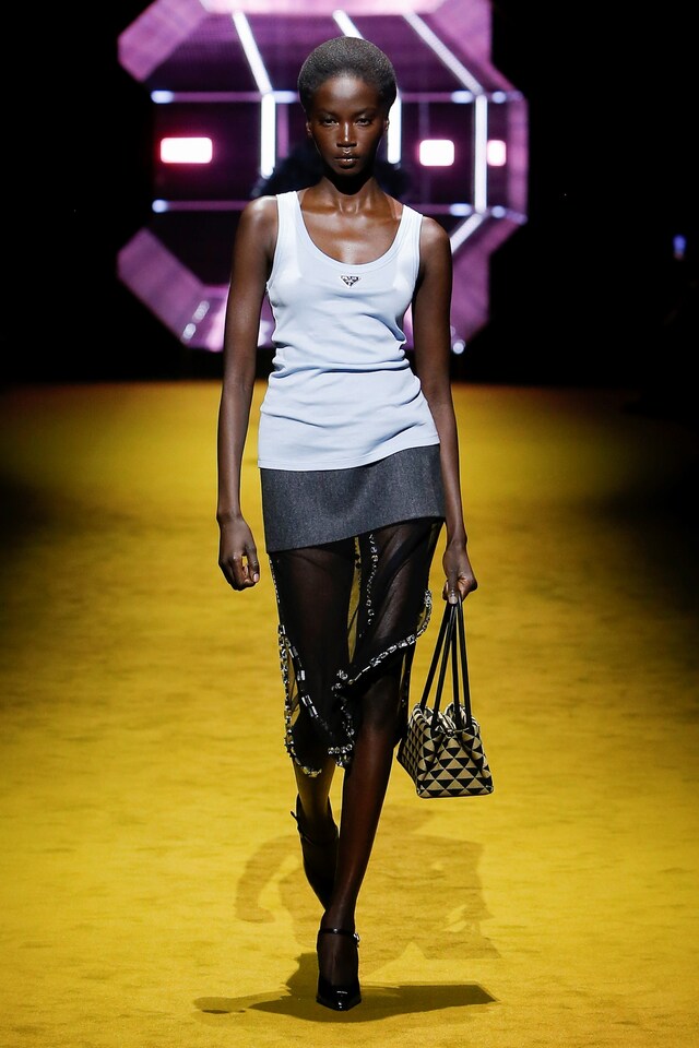 47_PradaDonnaFW22_Anok Yai