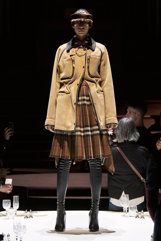 Burberry Autumn_Winter 2022 Womenswear Collection 