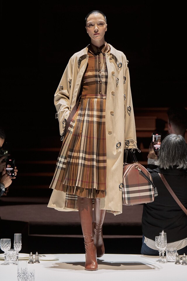 Burberry Autumn_Winter 2022 Womenswear Collection 